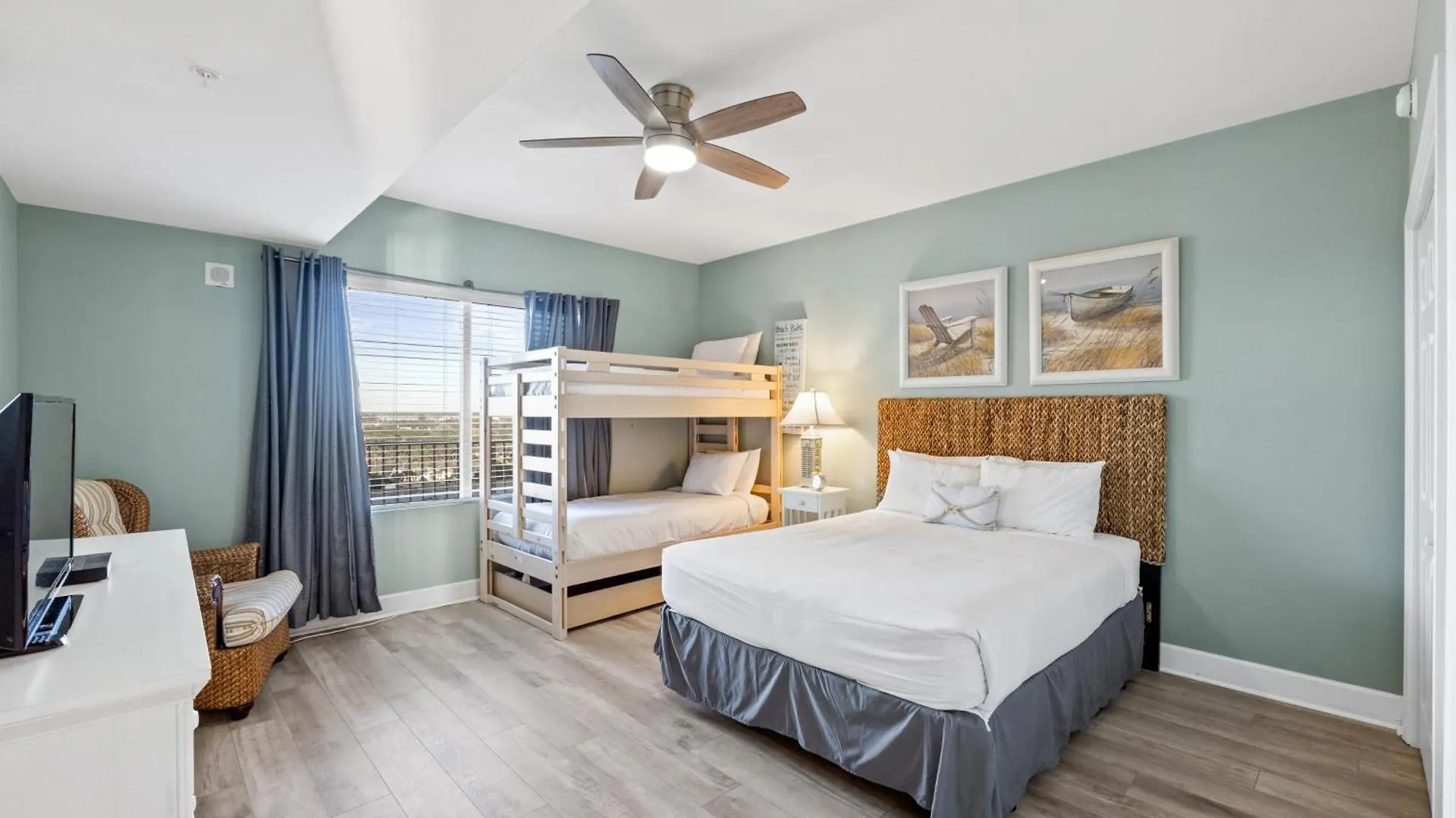 Tidewater Beach Resort #1008 By Book That Condo Panama City Beach Feriehus